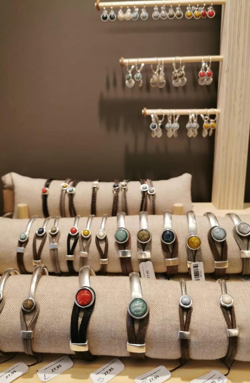 a dutch handmade jewelry 